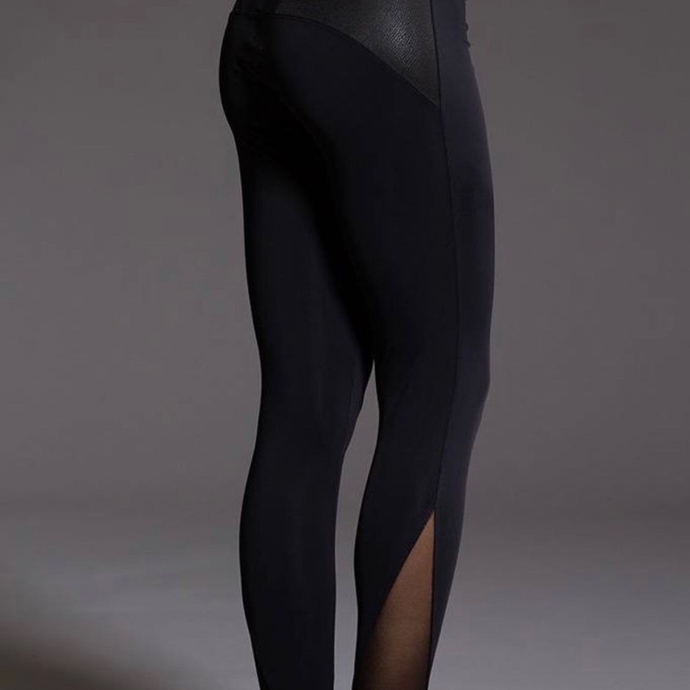 Onzie hot yoga shaped legging